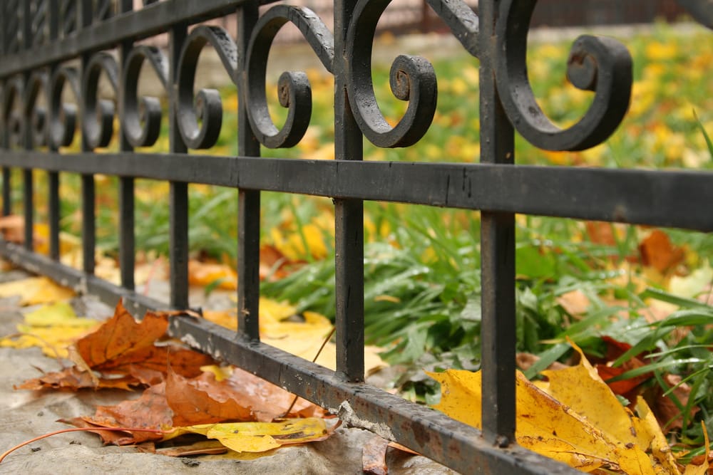 Steps to Prepare a Wrought Iron Fence and Railing for Paint